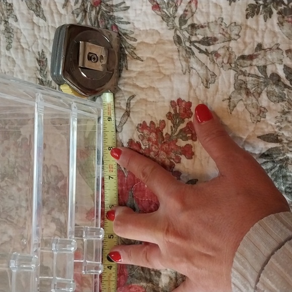 Makeup organizer. Clear. Multiple compartments. - Picture 6 of 7